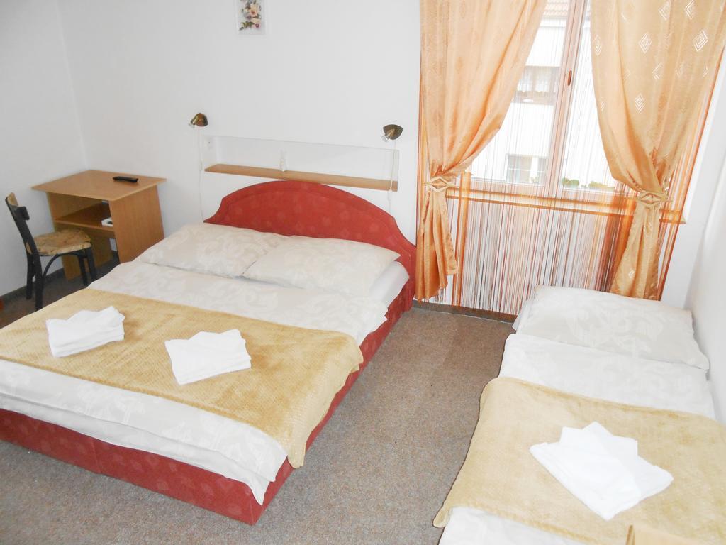 White Rabbit Hall Hotel Poděbrady Habitación foto