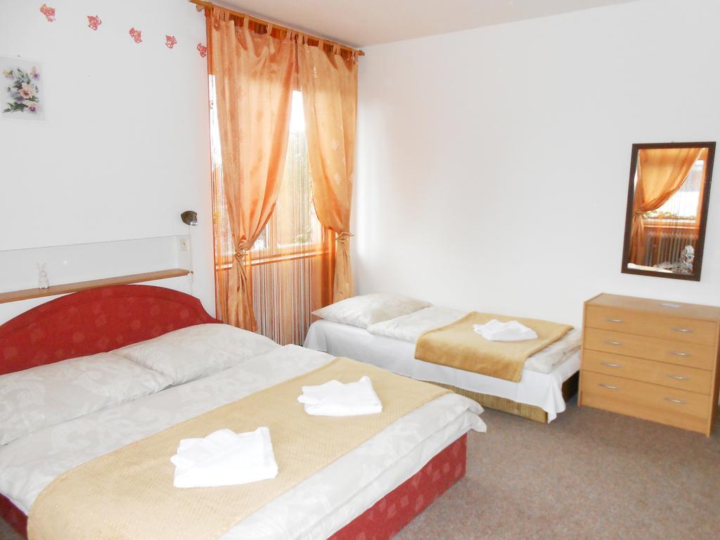 White Rabbit Hall Hotel Poděbrady Habitación foto