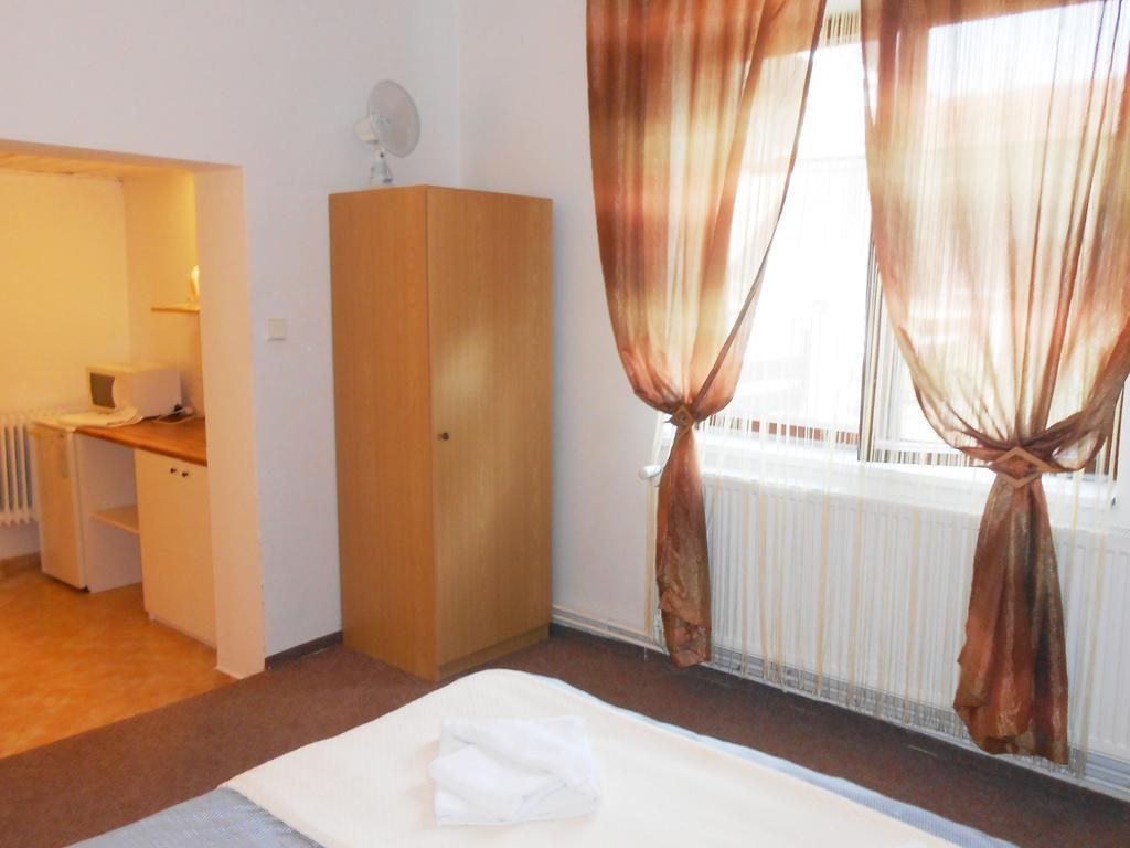 White Rabbit Hall Hotel Poděbrady Habitación foto